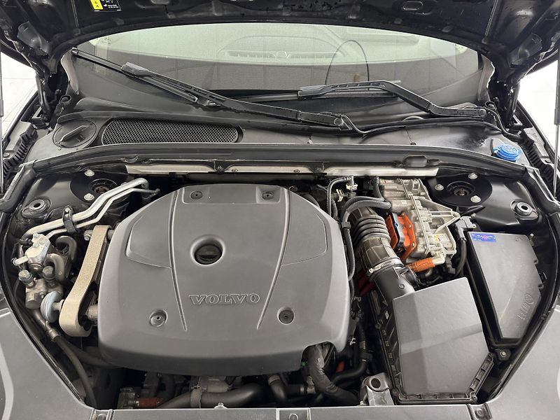 Volvo V90 T6 AWD*Recharge*KeyLess*Tažné - fotka 37 z 37