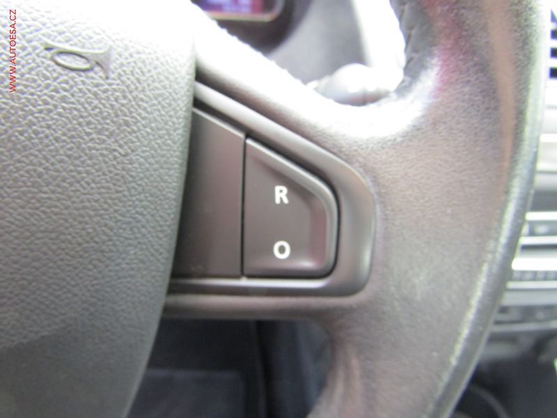 Renault Mégane (2014) 1.6i, 1.maj,ČR, autoAC, temp - fotka 18 z 18