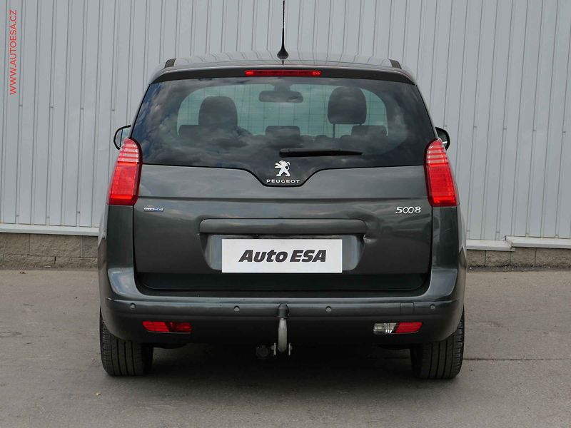 Peugeot 5008 (2015) 2.0 HDi, AC, navi, park.asist - fotka 5 z 23