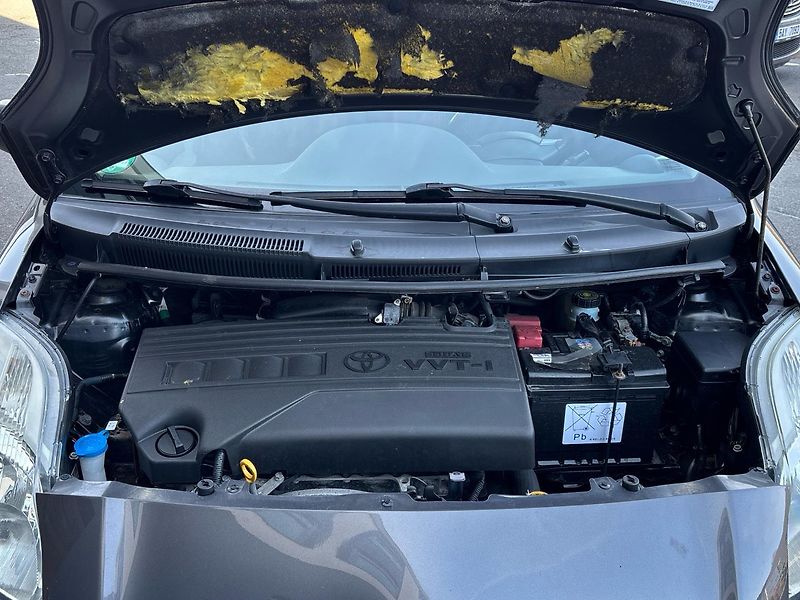 Toyota Yaris Hatchback - fotka 27 z 27