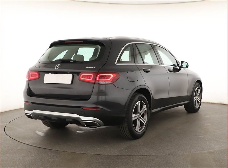 Mercedes-Benz GLC (2019) 220 d 4MATIC - fotka 5 z 19