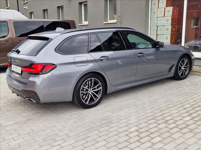 BMW Řada 5 520d Xdrive M-Sport ČR,1.Maj. - fotka 11 z 50