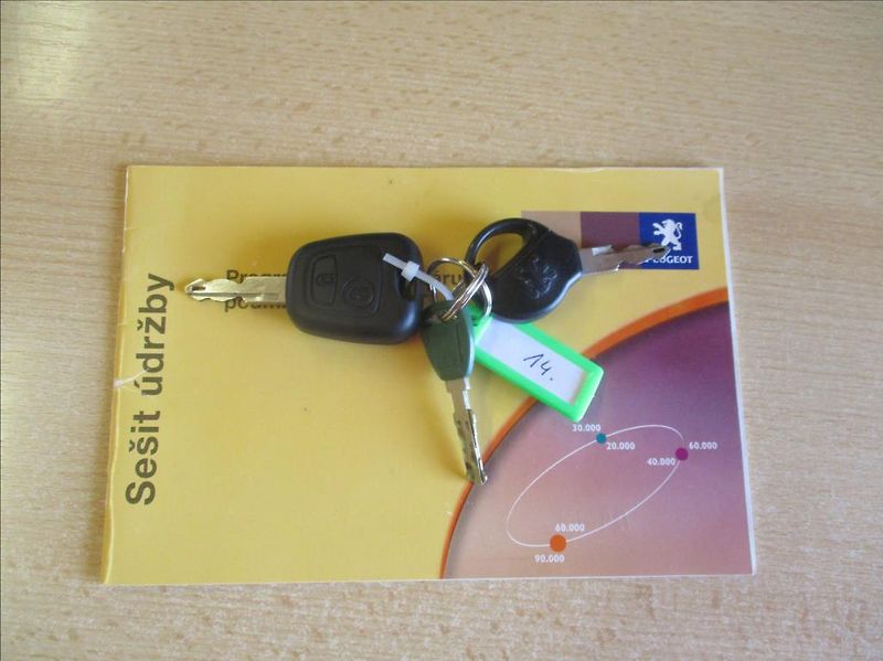Peugeot 206 1,4 i, klima, serv.kniha, CZ - fotka 15 z 17