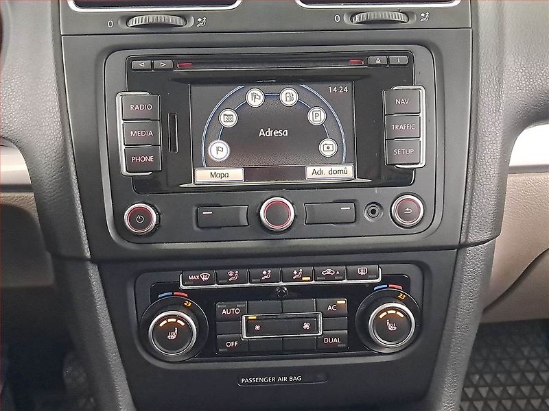 Volkswagen Golf (2012) 1.6 TDI, Xenony, Tempomat - fotka 12 z 15