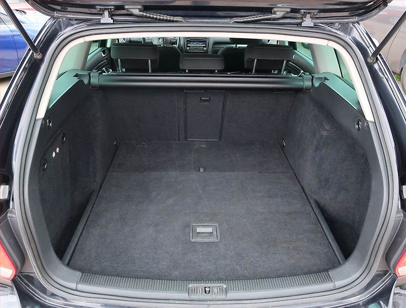 Volkswagen Golf (2011) 1.6 TDI, Tempomat - fotka 13 z 18