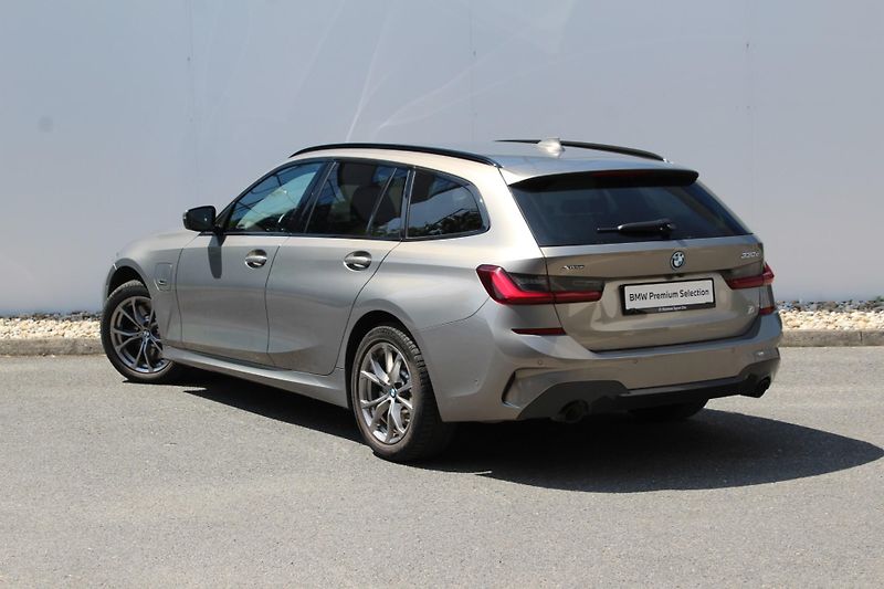 BMW Řada 3 330e xDrive Touring - fotka 8 z 23