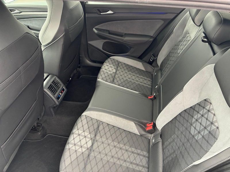 Volkswagen Golf (2022) R-LINE 1.5TSI 110kW CZ DPH - fotka 8 z 11