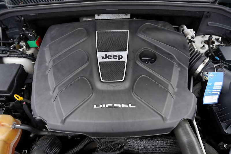 Jeep Grand Cherokee 3.0 CRD/Overland/Facelift/250 - fotka 10 z 46