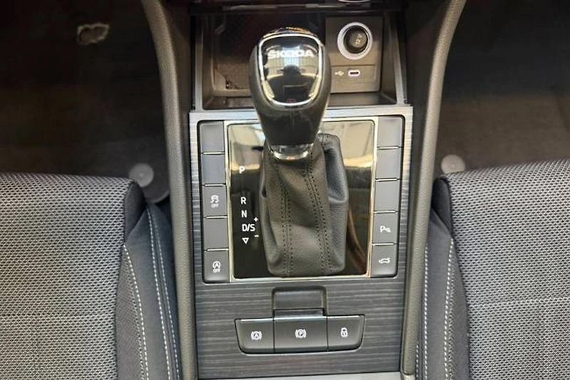 Škoda Superb 2.0TSI Style Matrix ACC Paměť - fotka 9 z 12
