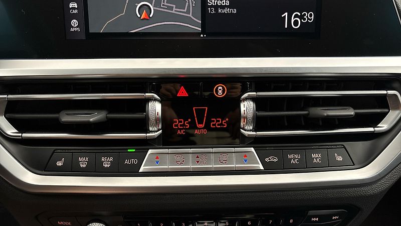 BMW Řada 3 330d AUT Sport Line - fotka 13 z 25