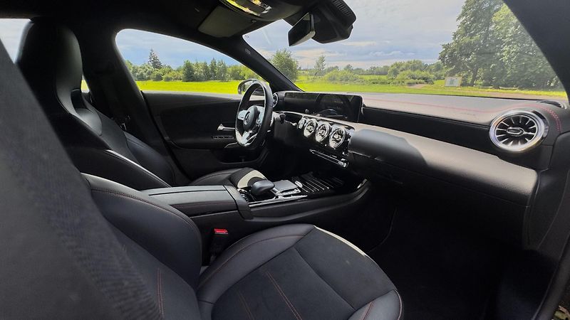 Mercedes-Benz CLA (2022) Mercedes-Benz CLA200 4M AMG - fotka 14 z 17