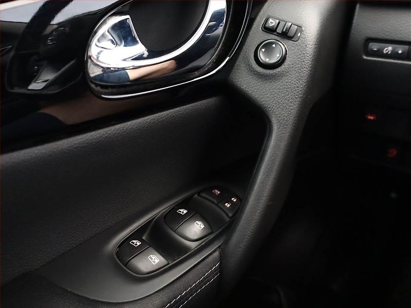 Nissan Qashqai (2021) 1.3 DIG-T, Tempomat - fotka 14 z 14