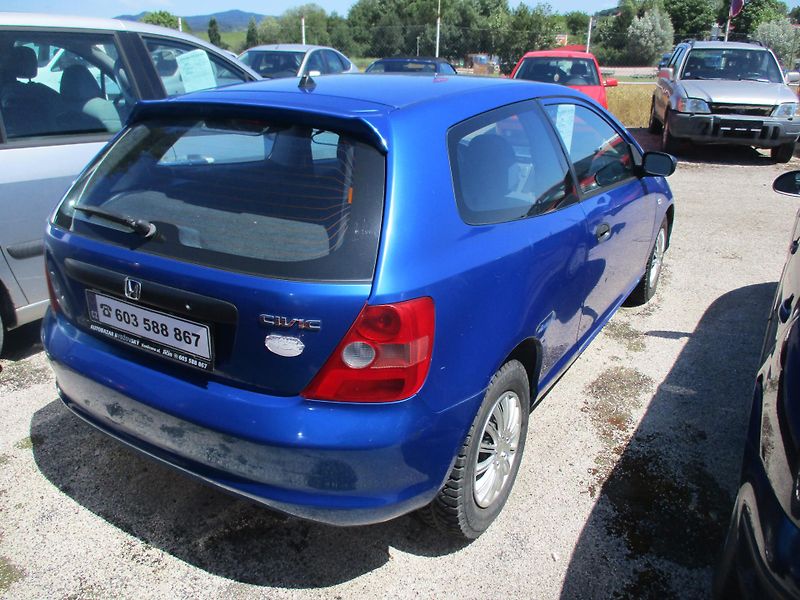 Honda Civic (2004) 1,4i - fotka 3 z 8