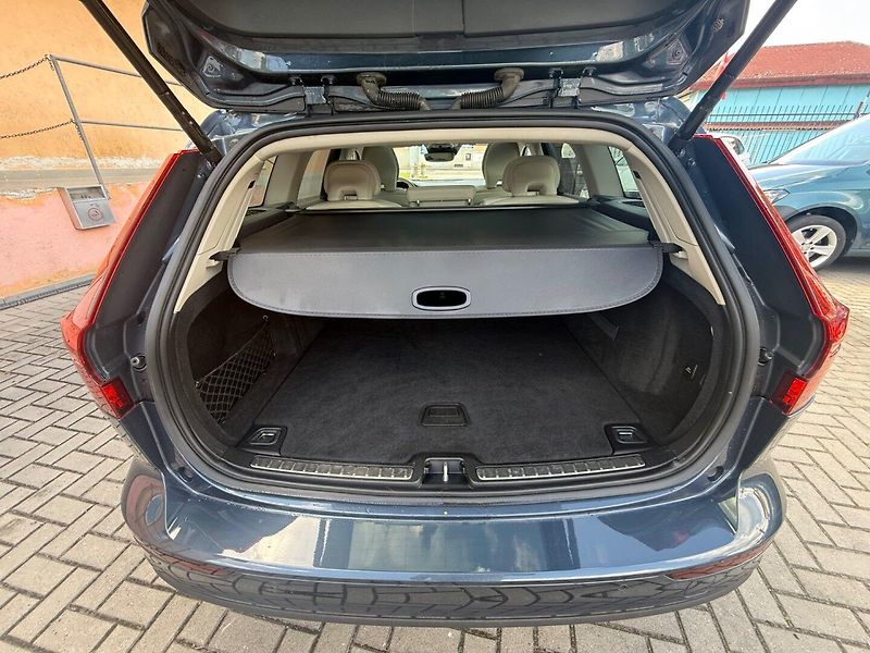Volvo V60 (2018) D4 Momentum - Automat - 140 kW - fotka 18 z 28