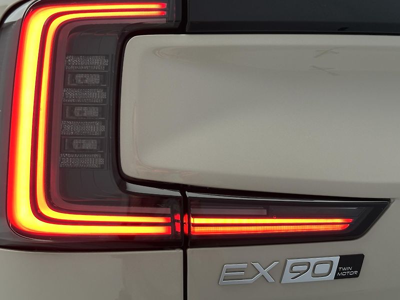 Volvo EX90 (2024) PURE ELECTRIC TWIN ULTRA 7míst - fotka 26 z 46