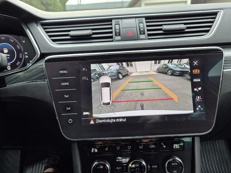 Škoda Superb Combi 2,0TDi 110kw DSG 17ALU - fotka 36 z 53