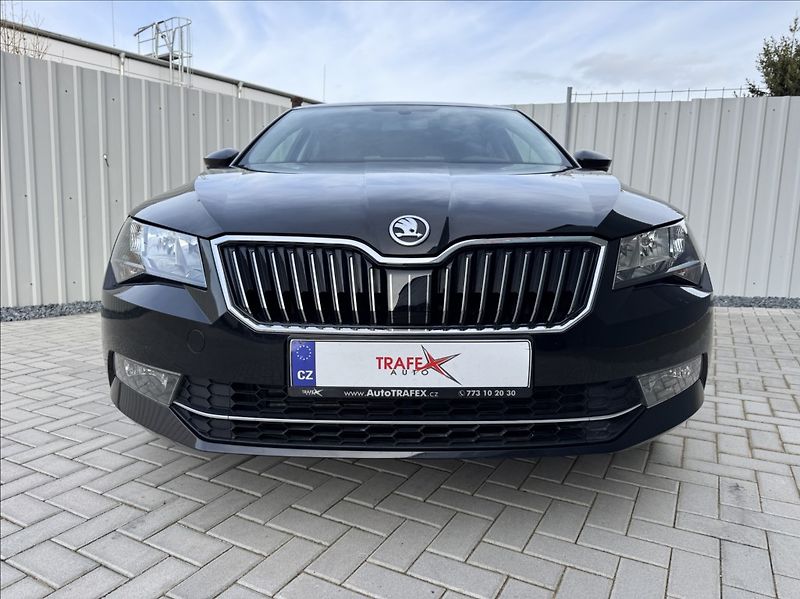 Škoda Superb 1,6 TDI Navi TZ park. kamera - fotka 2 z 50