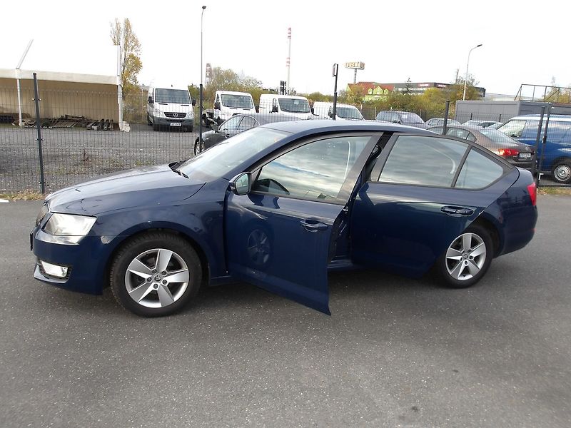 Škoda Octavia 1,6TDi 1.MAJITEL ! NAJ.137000k - fotka 12 z 30