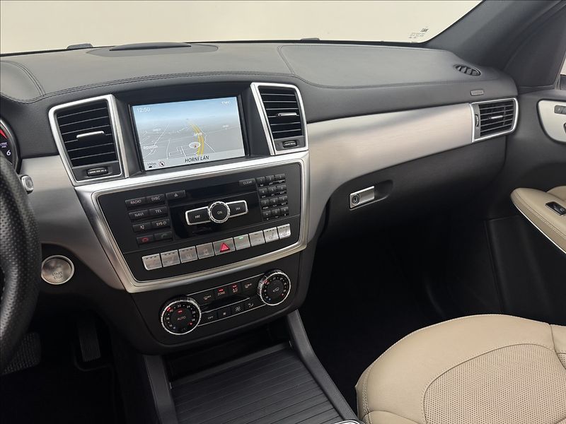 Mercedes-Benz GL 3,0 DPH AMG 4X4 NZTOP 360° TZ - fotka 18 z 48