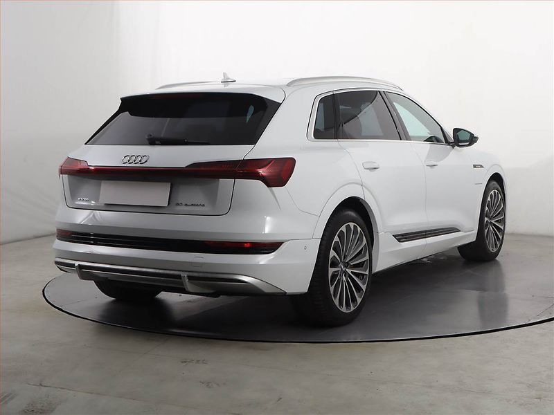 Audi e-tron (2020) S-Line 50 quattro - fotka 5 z 27