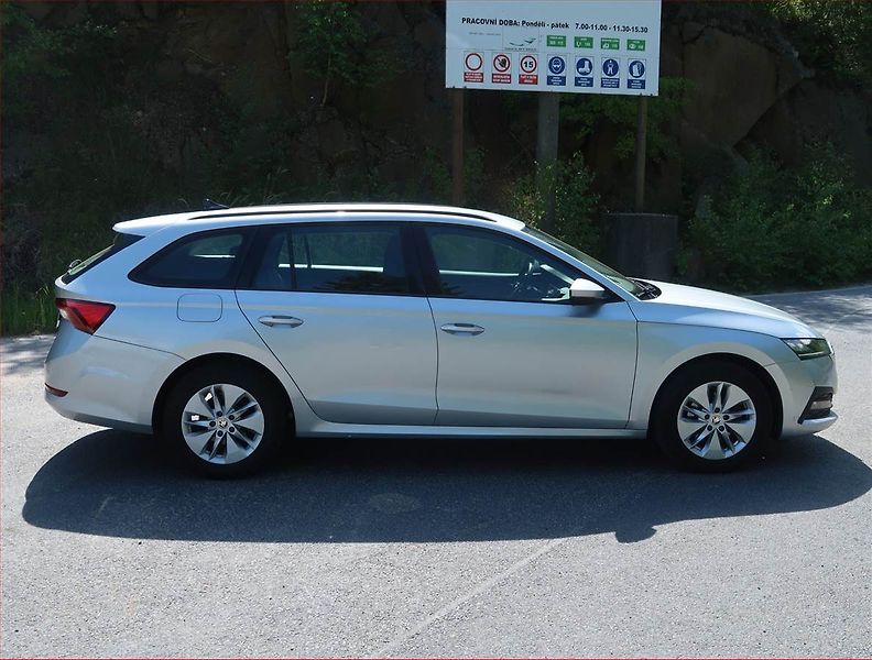 Škoda Octavia (2021) 2.0 TDI, Serv.kniha, Tempomat - fotka 6 z 14