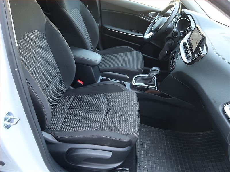 Kia Ceed (2024) Gold 1.5 T-GDI - fotka 9 z 18