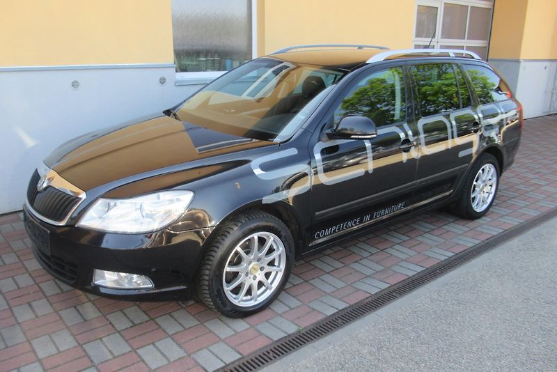 Škoda Octavia 1.6 TDI AUT. KLIMA NAVI TAŽNÉ - fotka 4 z 30