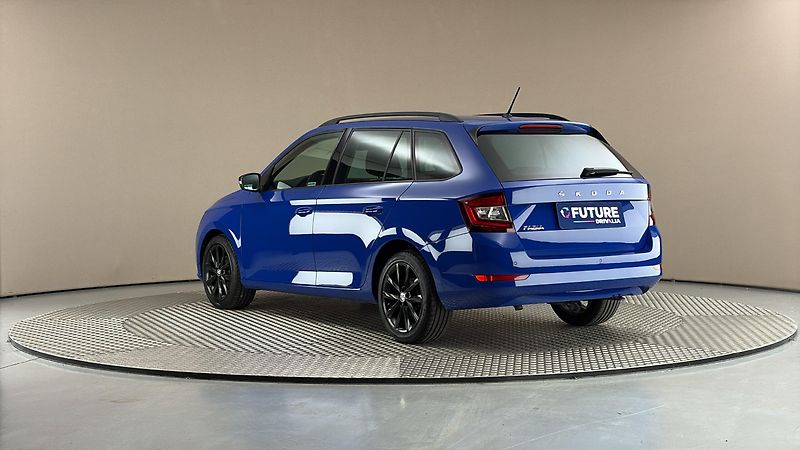 Škoda Fabia 1.0 TSI Black Combi - fotka 2 z 24
