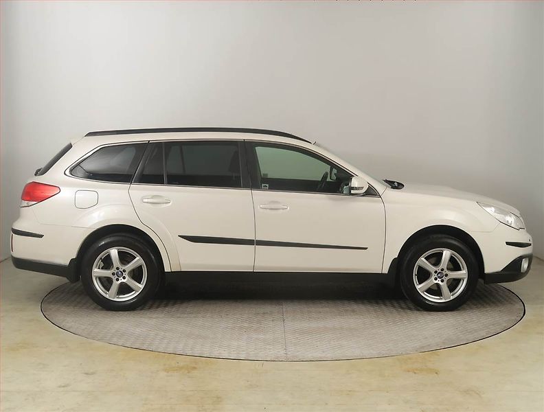 Subaru Outback (2012) 2.0 D, 4X4, Xenony, Tempomat - fotka 6 z 19