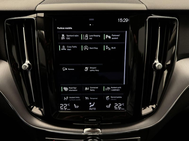 Volvo XC60 B4 AWD MOMENTUM AUT REZERVACE - fotka 33 z 45