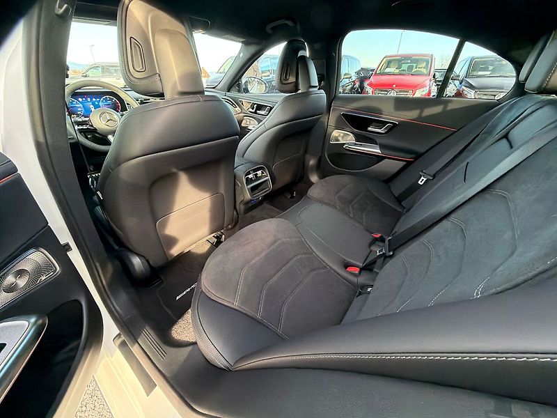 Mercedes-Benz Třídy E E 220 d 4MATIC - fotka 27 z 35