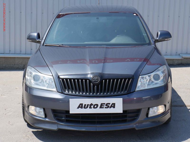 Škoda Octavia (2011) 1.2 TSi, ČR, Ambiente - fotka 2 z 16