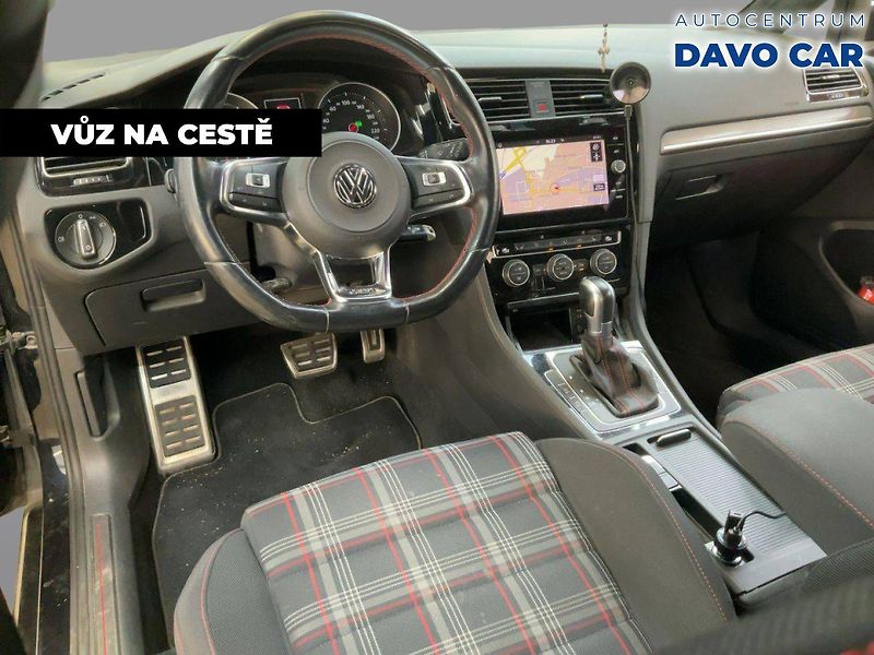Volkswagen Golf 2.0 GTI 169kW DSG 1.Maj. - fotka 2 z 10