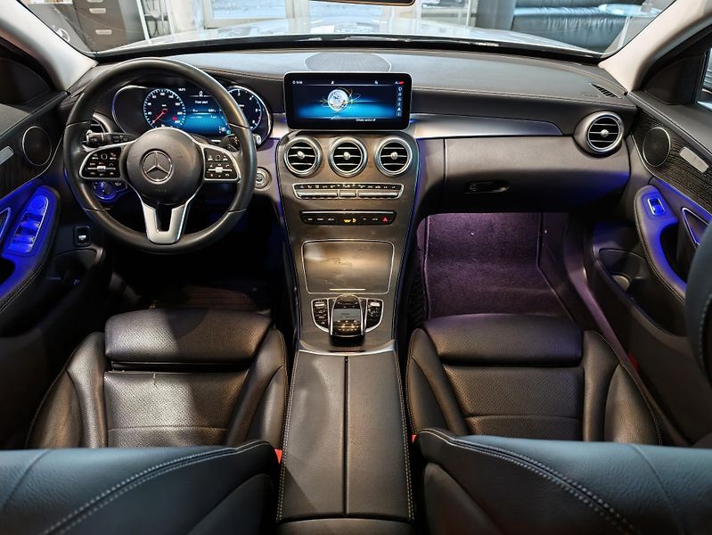 Mercedes-Benz Třídy C 220 d Avantgarde kombi - fotka 22 z 31