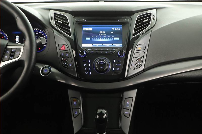 Hyundai i40 (2013) 2.0 GDI, Automat, Navi, Xenony - fotka 9 z 20