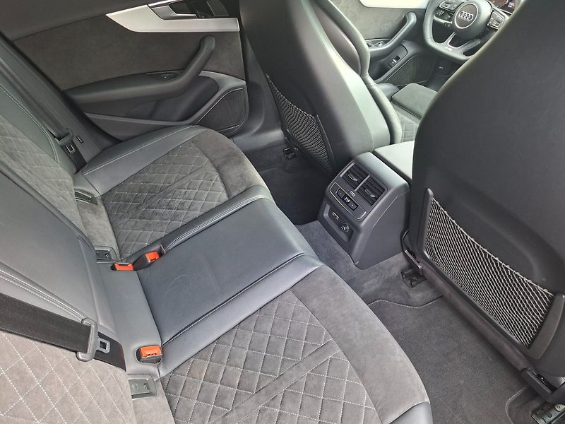 Audi S4 (2020) 255kW -ČR-HUD-BANG.OLUFSEN - fotka 37 z 48