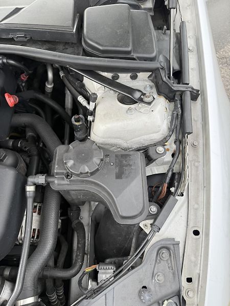BMW Řada 3 330XD - fotka 19 z 21