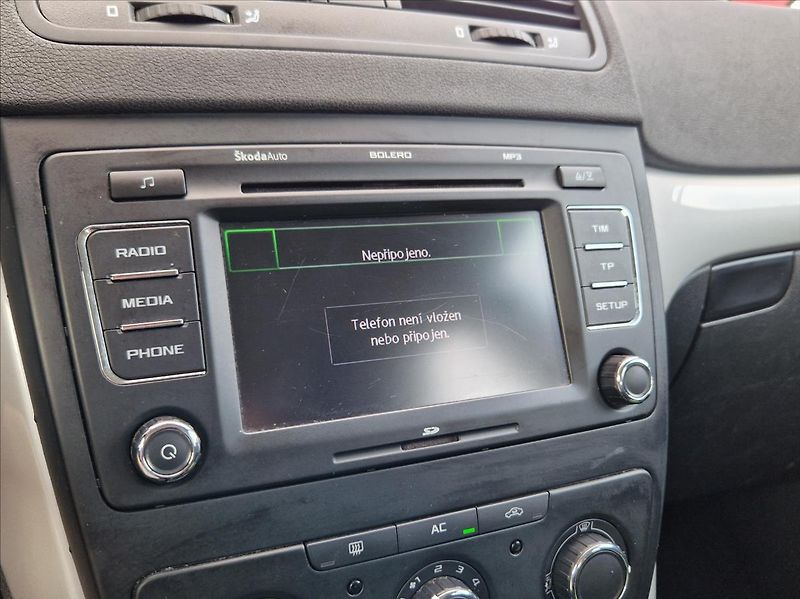 Škoda Yeti 2,0 TDI AC NAVI VÝHŘEVY - fotka 24 z 30