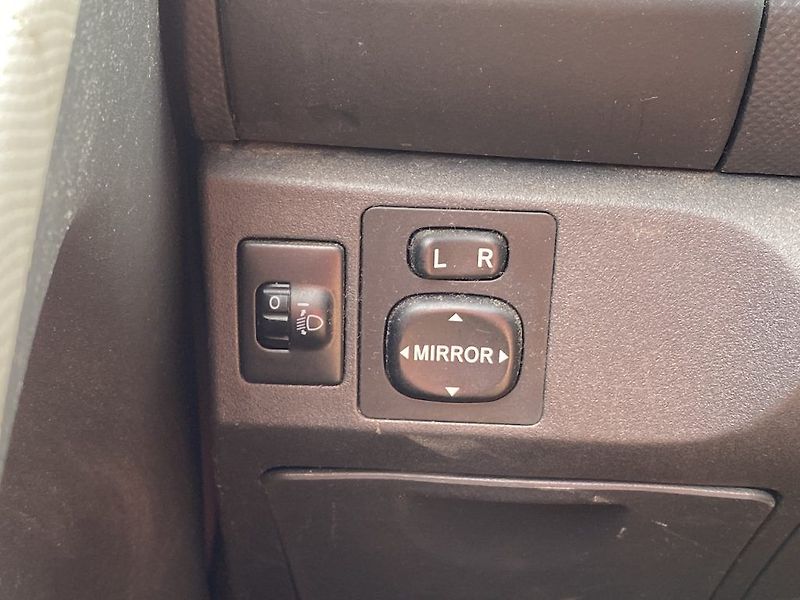 Toyota Yaris 1.0i, ČR, manual, STK - fotka 11 z 11
