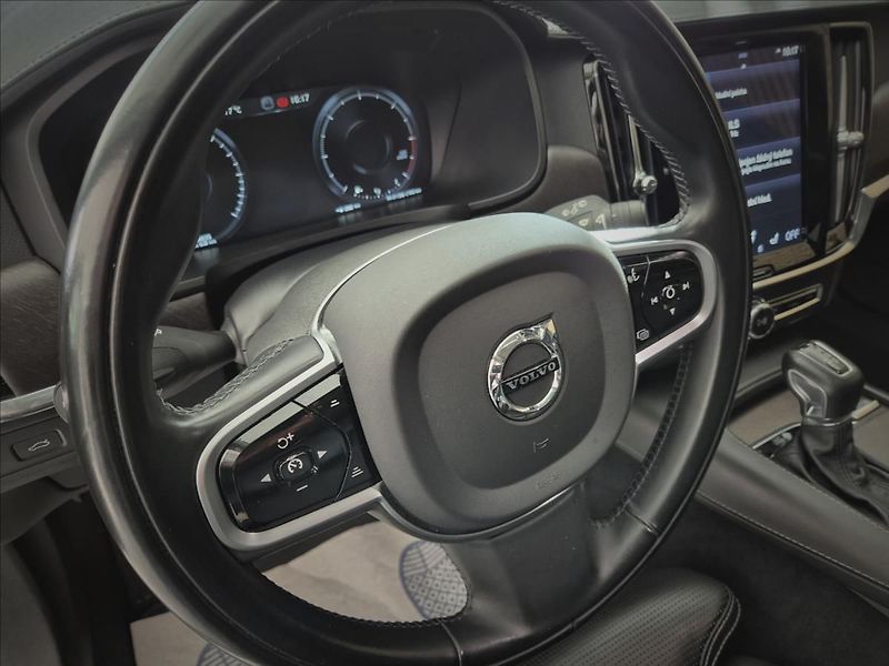 Volvo V90 CC D5 AWD Drive-E Pro POLESTAR - fotka 16 z 46