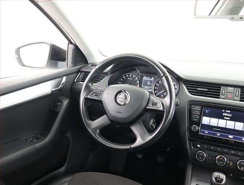 Škoda Octavia (2014) Elegance 1.6 TDI, Navi, Xenony - fotka 7 z 23