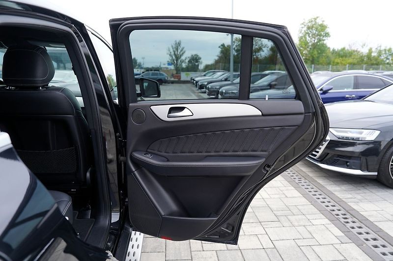 Mercedes-Benz GLE 350d 4Matic AMG/260PS/ČR - fotka 22 z 43