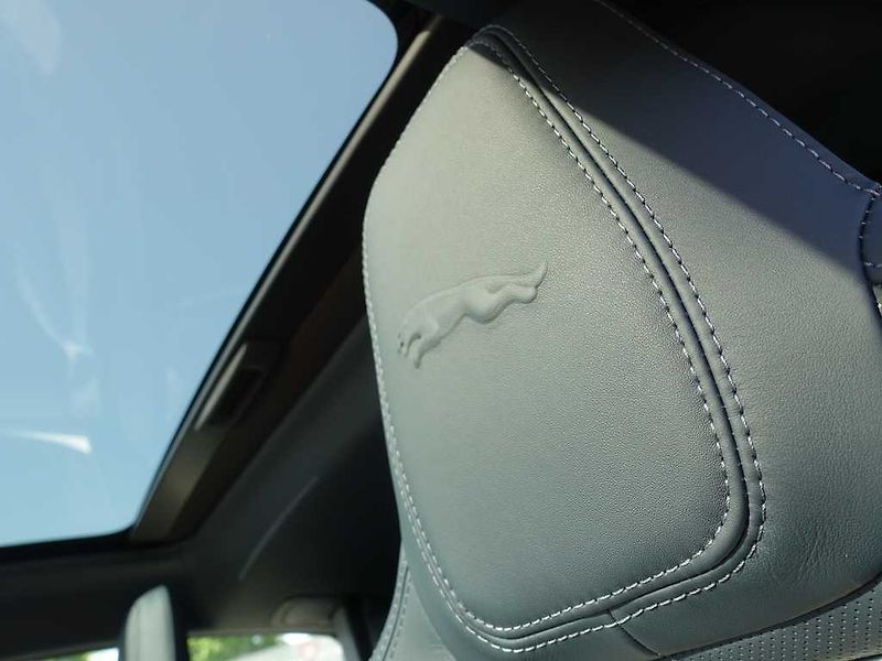 Jaguar F-Type 5,0 V8 P575 ZP EDITION 4x4 - fotka 12 z 37