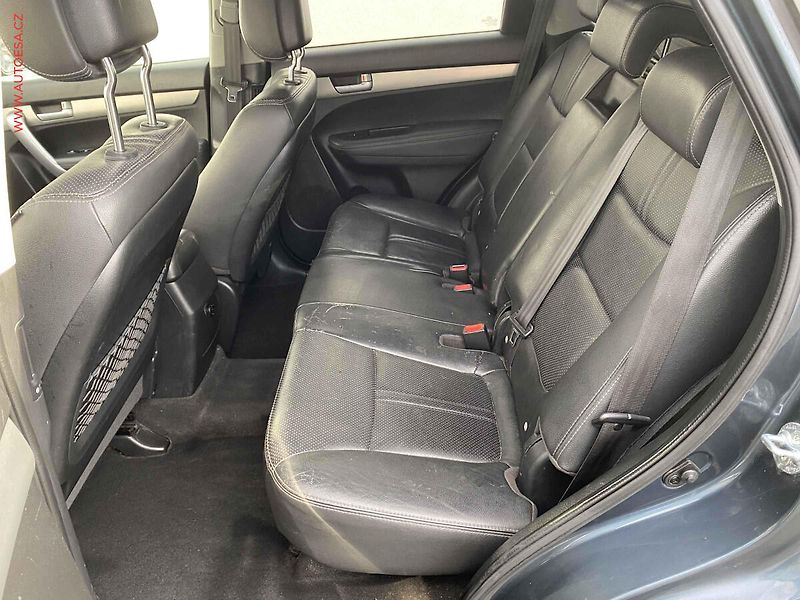 Kia Sorento (2011) 2.2 CRDi 4x4, ČR, AC, xenon - fotka 10 z 17