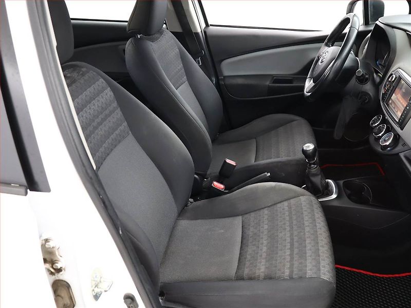 Toyota Yaris (2017) 1.33 Dual VVT-i, Park. senzory - fotka 7 z 15