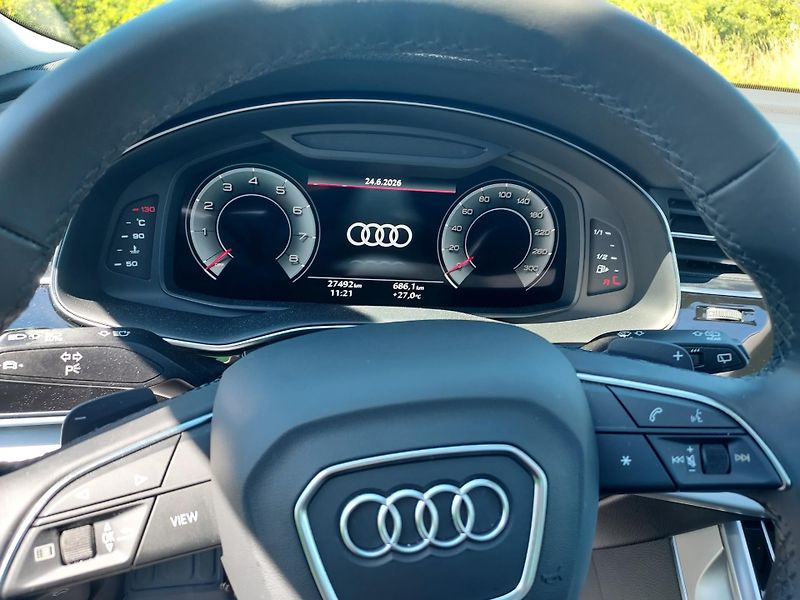 Audi Q8 (2023) 55 TFSI quattro 3.0 / 250 kW - fotka 20 z 22