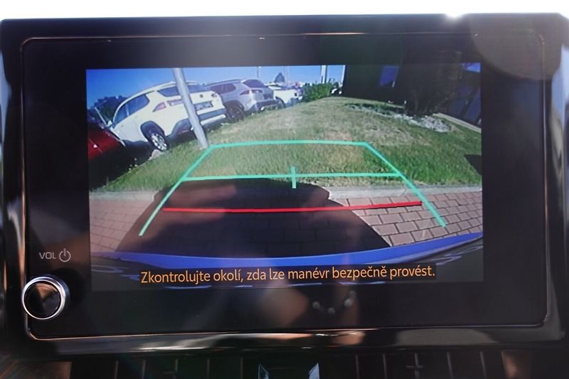 Toyota Corolla 2.0HSD e-CVT Comfort Tech - fotka 22 z 30