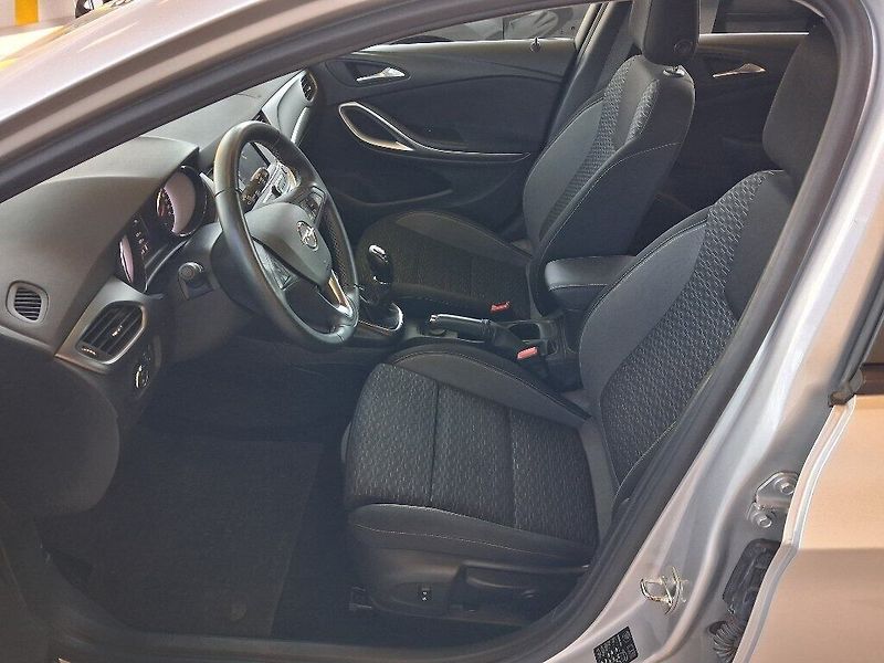 Opel Astra 1.2T 81kW 2021 - fotka 8 z 15