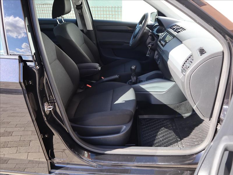 Škoda Fabia 1,2   TSi 66kW ParkPilot Klima - fotka 9 z 30
