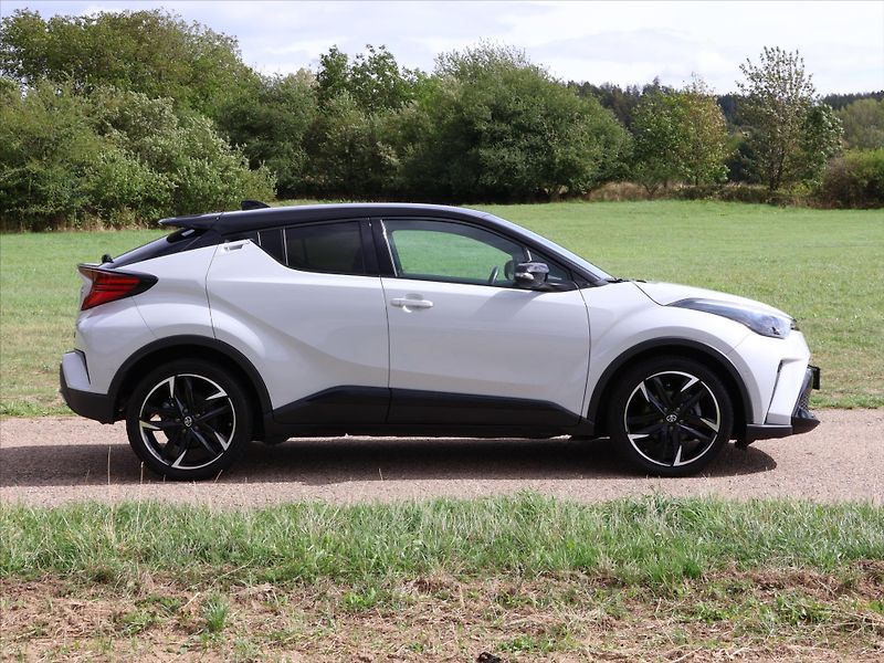 Toyota C-HR 2,0 Hybrid 112kW GR Sport CZ - fotka 8 z 35